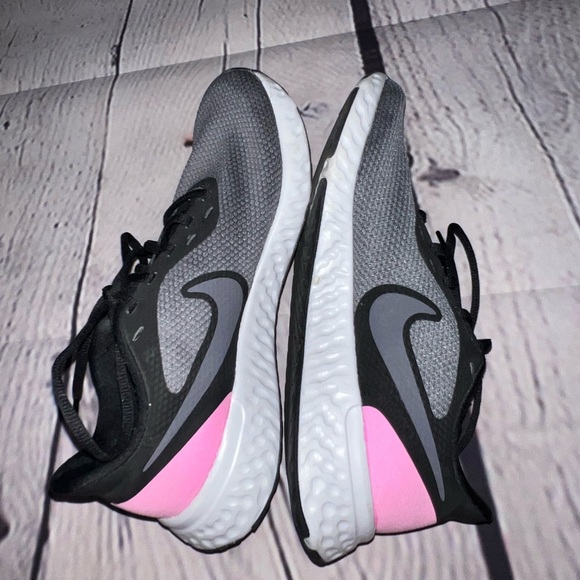 Nike Tennis Shoes - Picture 4 of 6